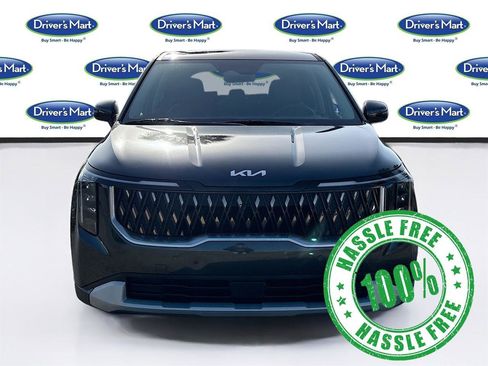 Used 2025 Kia Carnival image 2