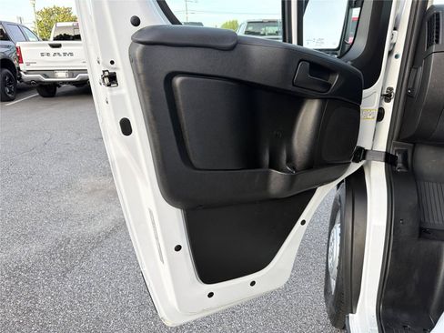 Used 2024 RAM ProMaster 2500 w/ Convenience Group FWD image 9