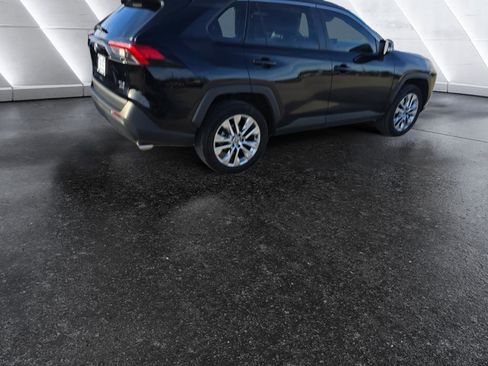 Used 2023 Toyota RAV4 XLE Premium image 5