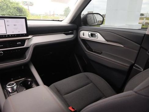 Certified 2025 Ford Explorer Active AWD/4WD image 26