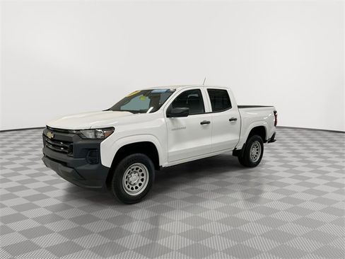 Used 2024 Chevrolet Colorado W/T image 5