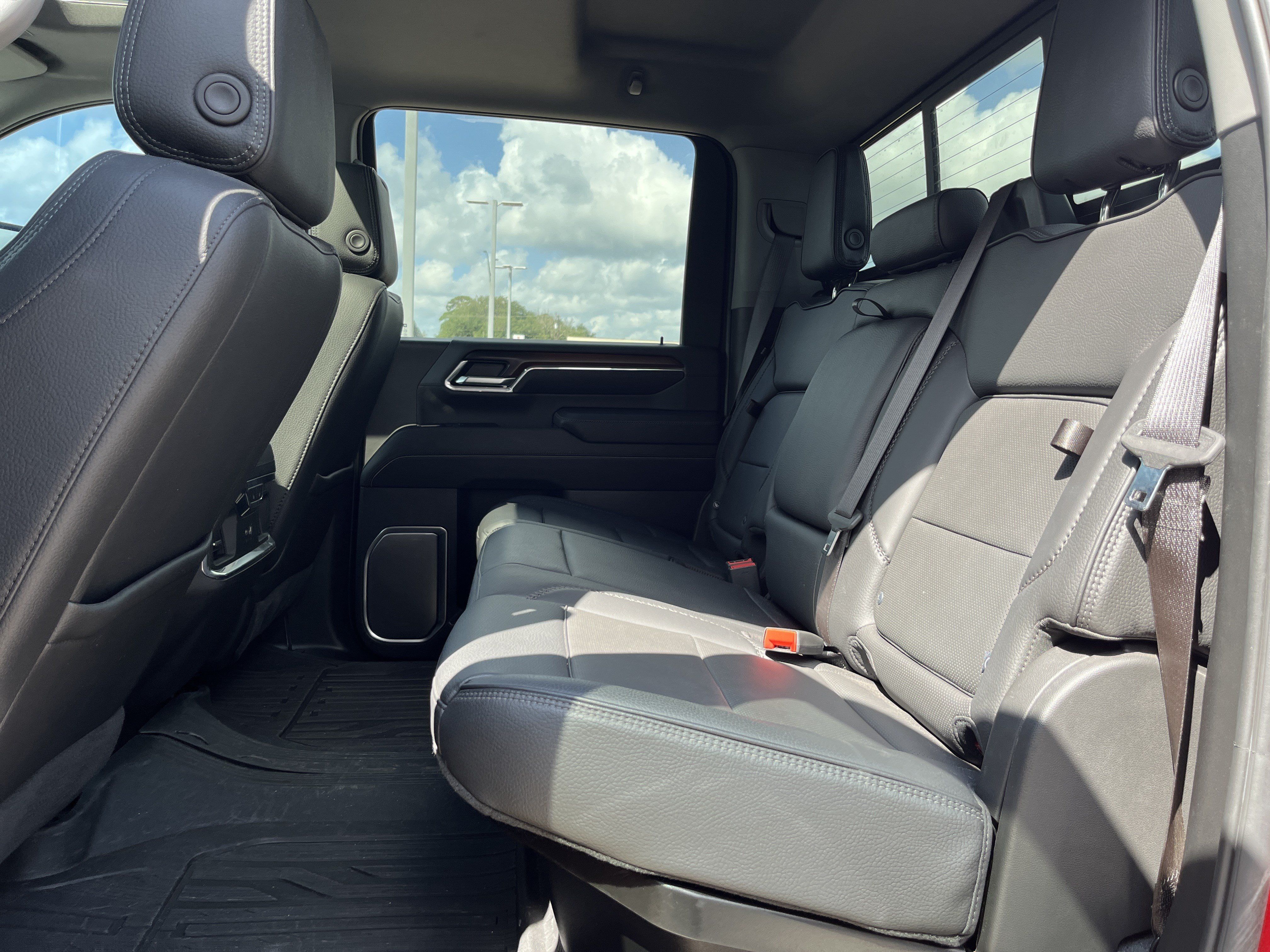 Used 2024 GMC Sierra 2500 Denali w/ Denali Reserve Package AWD/4WD image 12
