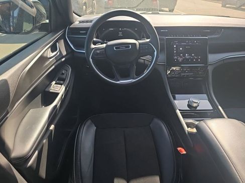 Used 2023 Jeep Grand Cherokee Altitude image 5