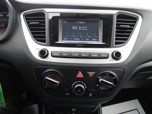 Used 2022 Hyundai Accent SE image 12