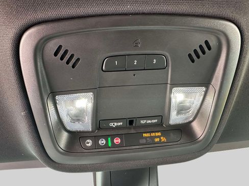Used 2023 Chevrolet Traverse LT AWD/4WD image 36