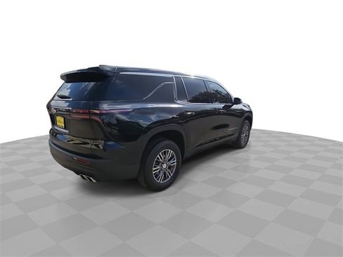 Used 2024 Chevrolet Traverse LS image 8