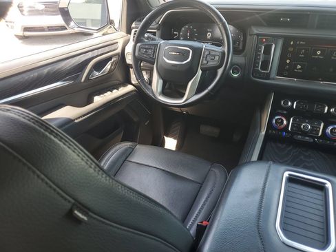 Used 2022 GMC Yukon XL Denali AWD/4WD image 19