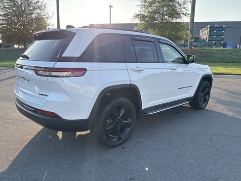 Used 2023 Jeep Grand Cherokee Limited w/ Luxury Tech Group II AWD/4WD image 9