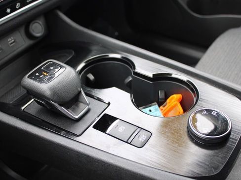 Used 2023 Nissan Rogue SV image 39