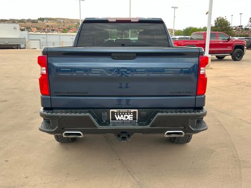 Used 2021 Chevrolet Silverado 1500 Custom Trail Boss w/ LPO, Dark Essentials Package image 5