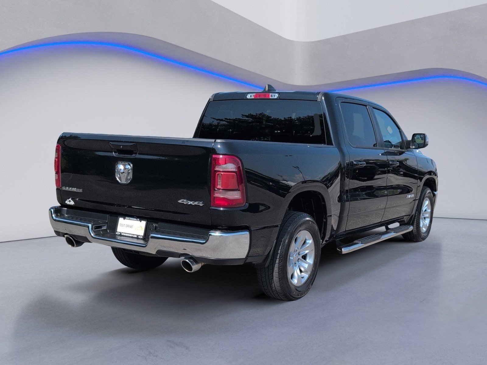 Used 2024 RAM 1500 Laramie AWD/4WD image 9