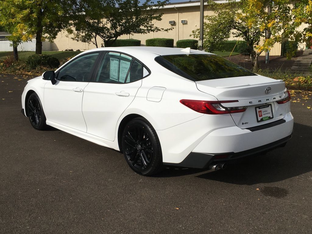 Used 2025 Toyota Camry SE FWD image 4