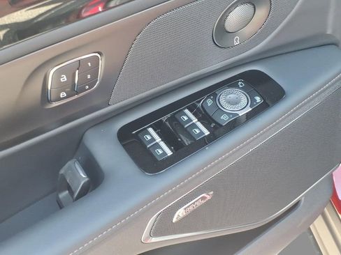 New 2026 Lincoln Nautilus Reserve w/ Jet Appearance Package AWD/4WD image 17