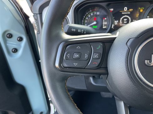 Used 2024 Jeep Wrangler Unlimited image 17