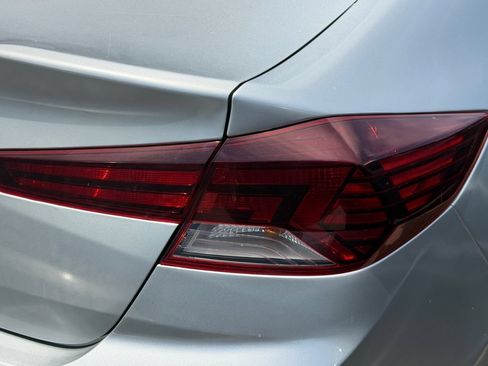Used 2019 Hyundai Elantra SE w/ Cargo Package FWD image 11