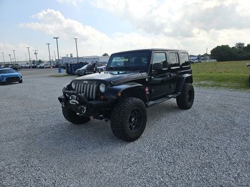Used 2013 Jeep Wrangler Unlimited Sahara w/ Connectivity Group AWD/4WD image 2