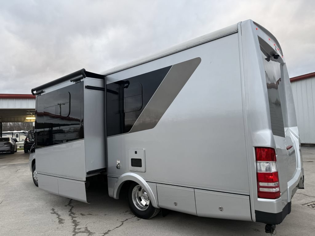Used 2017 Mercedes-Benz Sprinter 3500 image 29