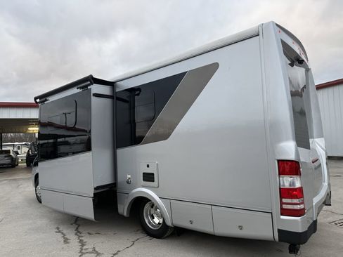 Used 2017 Mercedes-Benz Sprinter 3500 image 29