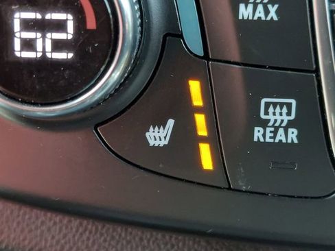 Used 2023 Chevrolet Traverse LT w/ Rear Camera Mirror Package image 38