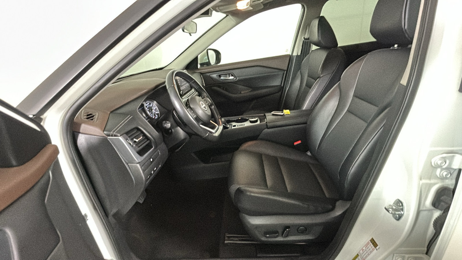 Used 2023 Nissan Rogue SV w/ SV Premium B Package AWD/4WD image 14