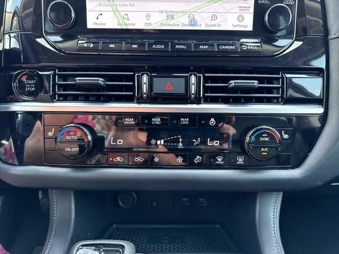 Used 2025 Nissan Pathfinder SL FWD image 19