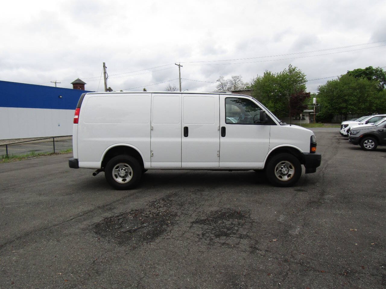 Used 2021 Chevrolet Express 2500 w/ Driver Convenience Package RWD image 7