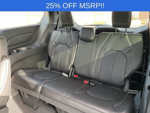 New 2026 Chrysler Pacifica Select image 8