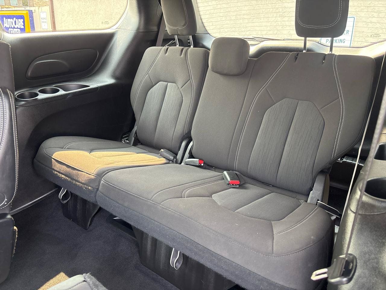 Used 2023 Chrysler Pacifica Touring FWD image 31