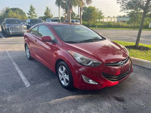 Used 2013 Hyundai Elantra FWD image 2