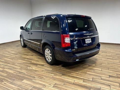 Used 2014 Chrysler Town & Country Touring FWD image 13