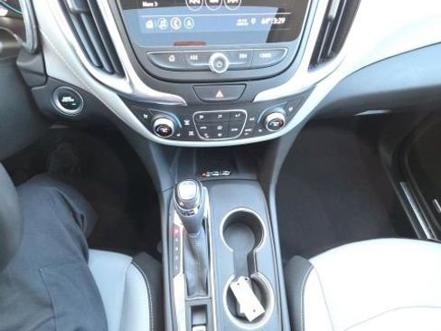 Used 2020 Chevrolet Equinox Premier image 13