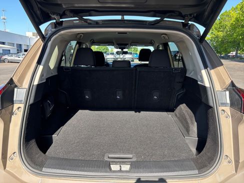 Used 2025 Nissan Rogue SV AWD/4WD image 34