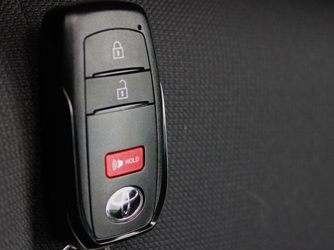 Used 2024 Toyota Corolla Cross LE image 31