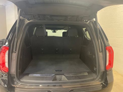 Used 2021 GMC Yukon XL Denali w/ Denali Premium Package AWD/4WD image 12