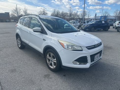 Used 2014 Ford Escape SE w/ Equipment Group 201A image 3