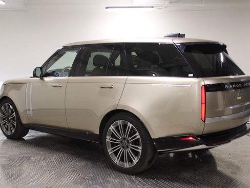 Used 2023 Land Rover Range Rover Autobiography image 3