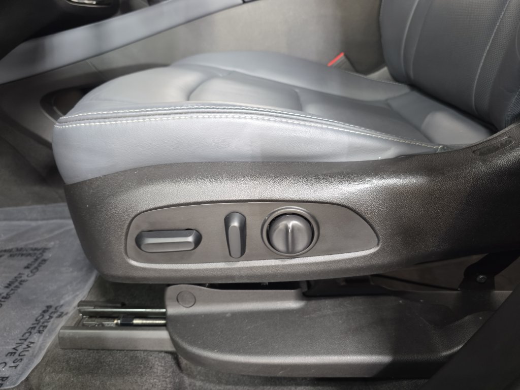 Used 2019 Buick Enclave Premium AWD/4WD image 31