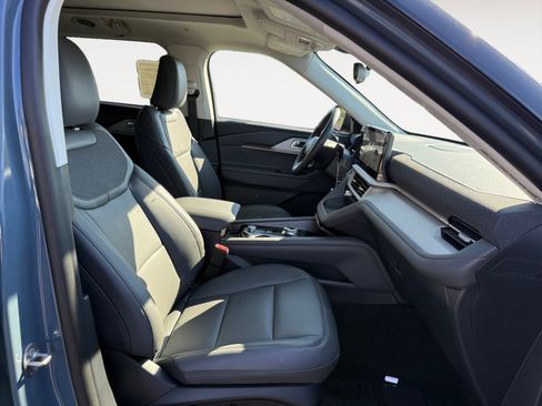 New 2025 Ford Explorer Active w/ Active Comfort Package image 19