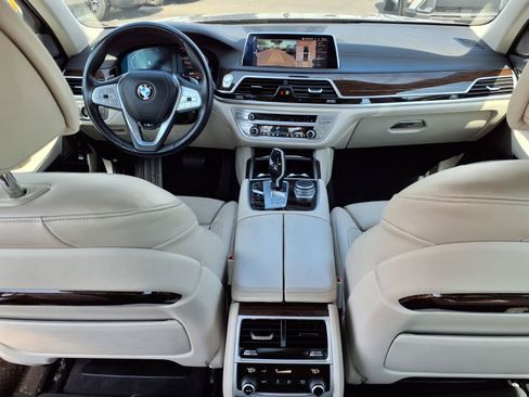 Used 2020 BMW 740i w/ Premium Package RWD image 19