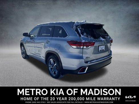 Used 2019 Toyota Highlander Limited Platinum image 3