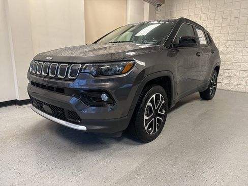 Used 2022 Jeep Compass Limited image 35