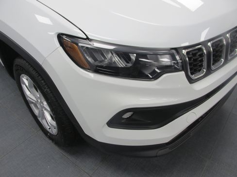 Used 2024 Jeep Compass Latitude image 10