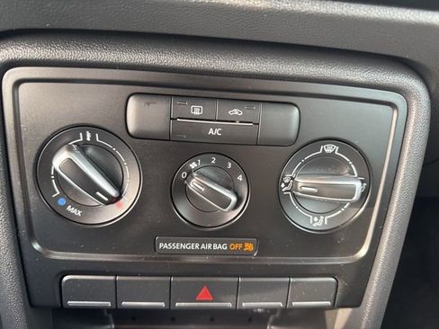 Used 2014 Volkswagen Beetle 1.8T image 17