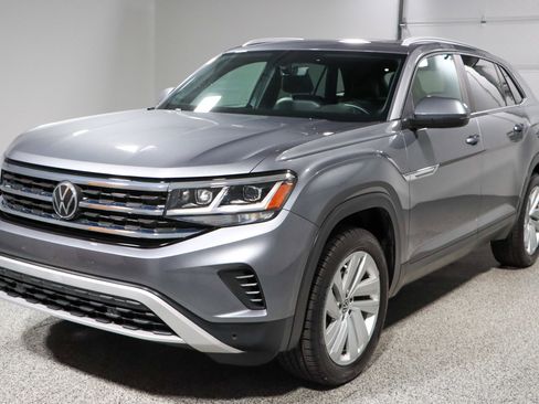 Used 2022 Volkswagen Atlas Cross Sport SE image 32