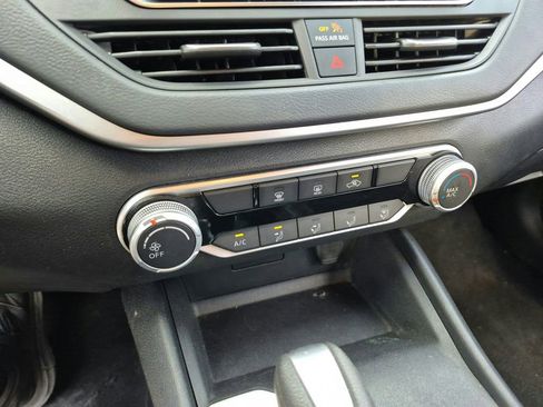 Used 2022 Nissan Altima 2.5 SV FWD image 24