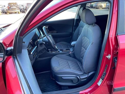 Used 2020 Kia Niro LXS image 25