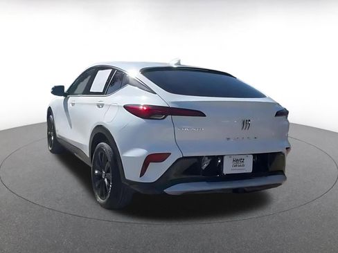 Used 2025 Buick Envista Sport Touring image 11