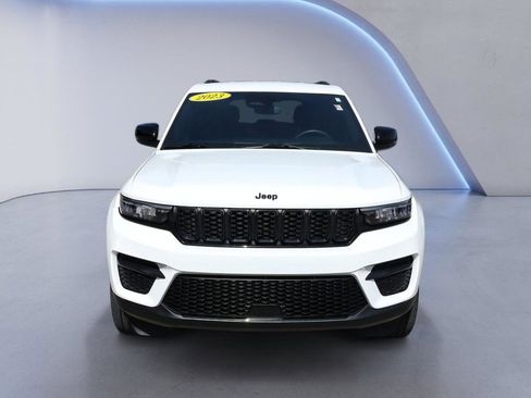 Used 2023 Jeep Grand Cherokee Altitude image 10