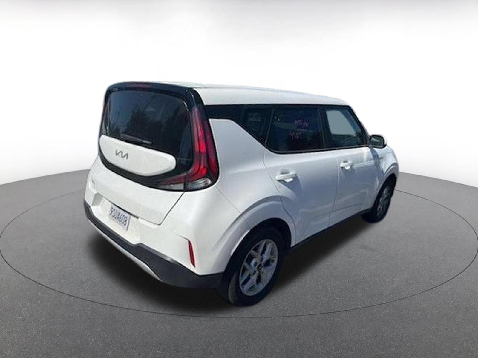 Used 2025 Kia Soul LX w/ LX Technology Package FWD image 4