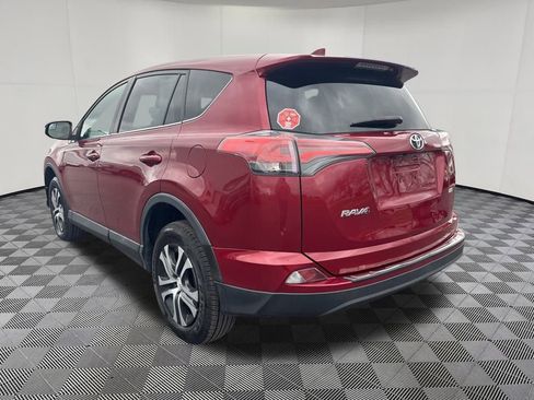 Used 2018 Toyota RAV4 LE image 3